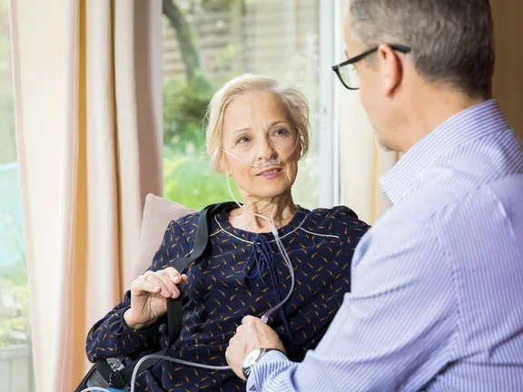 COPD female patient with technician 6